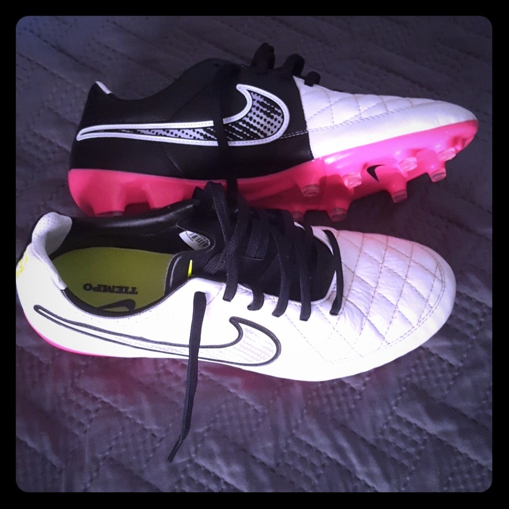 BRAND NEW NIKE TIEMPO FG SOCCER CLEATS